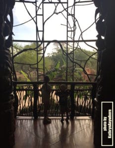 Why You Should Stay Onsite At Walt Disney World Resort #WDW #wdwresorts #DisneyMoms #waltDisneyworldResort #deluxeresorts #moderateresorts #valueresorts #familytravelblogger #bestfamilytravelblogger #disneytravelblogger #disneyblogger