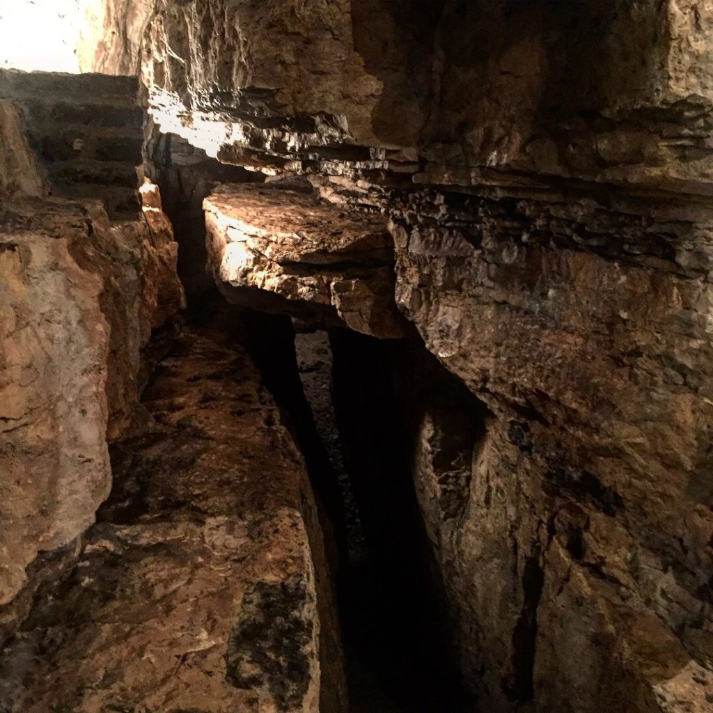 Spelunking with Kids in Tyendinaga Caverns and Caves #ontariotravel #thingstodowithkidsinontario #tyendinaganativereserve #cavernsandcaves #spelunking #spelunkingwithkids #coolplacesinontario #familytravelblogger #bestfamilytravelblogger #firstnationsreserve