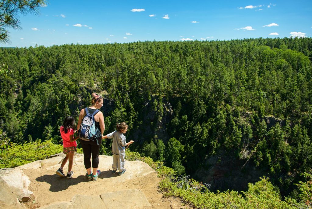 Epic Hikes With Kids - BARRON CANYON TRAIL, photo by Brian Tao #discoverON #exploremore #barroncanyontrail #algonquinpark #getoutside #liveoutdoors #ontarioparks #welivetoexplore #familytravelblogger #hikingwithkids #kidswhohike #hikingmom