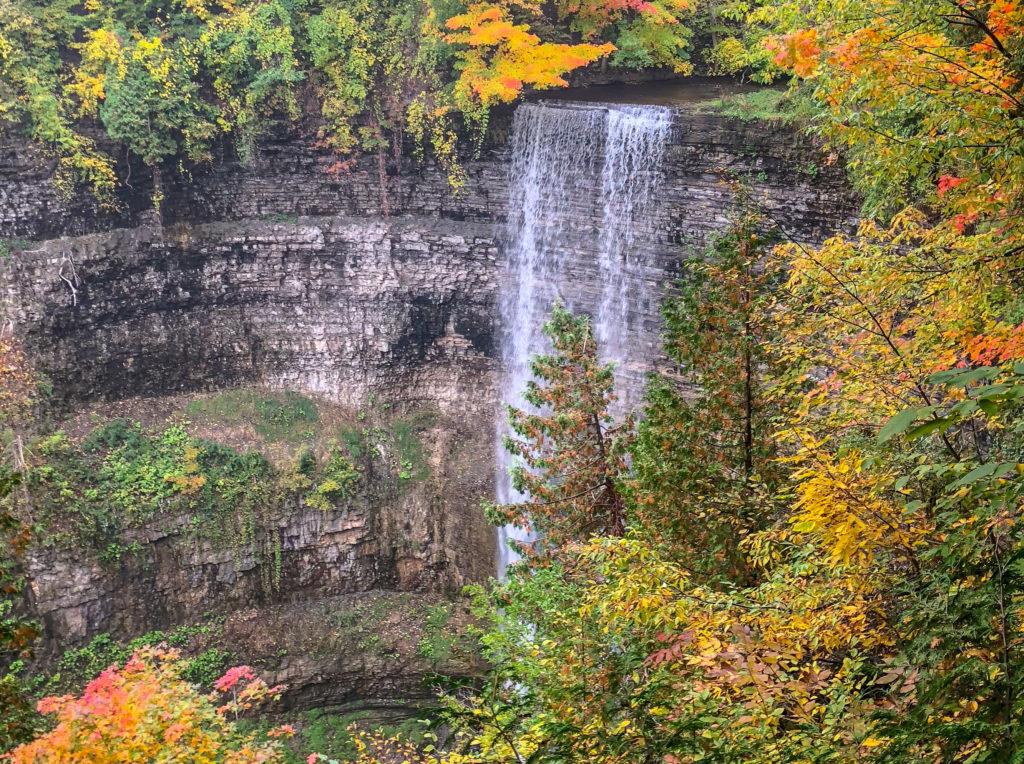 Epic Hikes With Kids - Dundas Peak and Tew's Falls Trail, Ontario #discoverON #exploremore #DUNDASPEAK #MANONT #DUNDASONTARIO #TEWSFALLS #getoutside #liveoutdoors #ontarioparks #welivetoexplore #familytravelblogger #hikingwithkids #kidswhohike #hikingmom