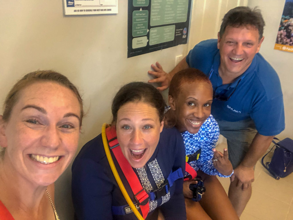 Beaches Moms in Turks and Caicos Snuba crew, October 2018 #diving #Scuba #dive #Sea #snorkeling #scubadive #SNUBA #snubalife #whyyoushouldtrysnuba #danifaust #sarahpittard #kathrynanywhere #solomomtravels Ready to SNUBA with Sara (Solo Mom Takes Flight), Dani (OK Dani) and Alex from SNUBA International