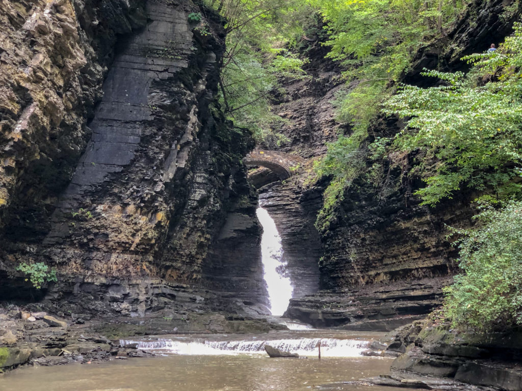 Watkins Glen State Park, New York, Gorge Trail #chasingwaterfalls #momswhohike #friendswhohike #hikingday #waitwhatseries #waterfallchasers #myFLXtbex #watkinsglenstatepark #watkinsglengorgetrail #watkinsglengorge #upstateNY #fingerlakes #watkinsglen #racinghistory #upstatenewyork #iloveny #hikingmom #hikingadventures #womenwhohike #girlswhohike #sheexplores #empirestateofmind #empirestate #sheadventures #liveyouradventure #wildnewyork #hikeNewYork #choosewaterfalls #newyorkhike #senecalakearea