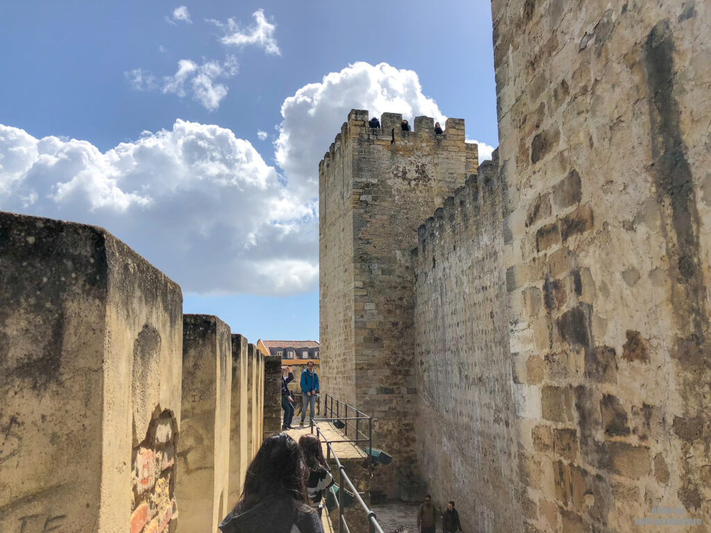 touring around the walls of Lisbon Castle, Castelo Sao Jorge