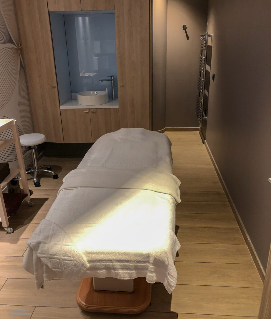 Massage table at Cinq Mondes spa. I was there!
