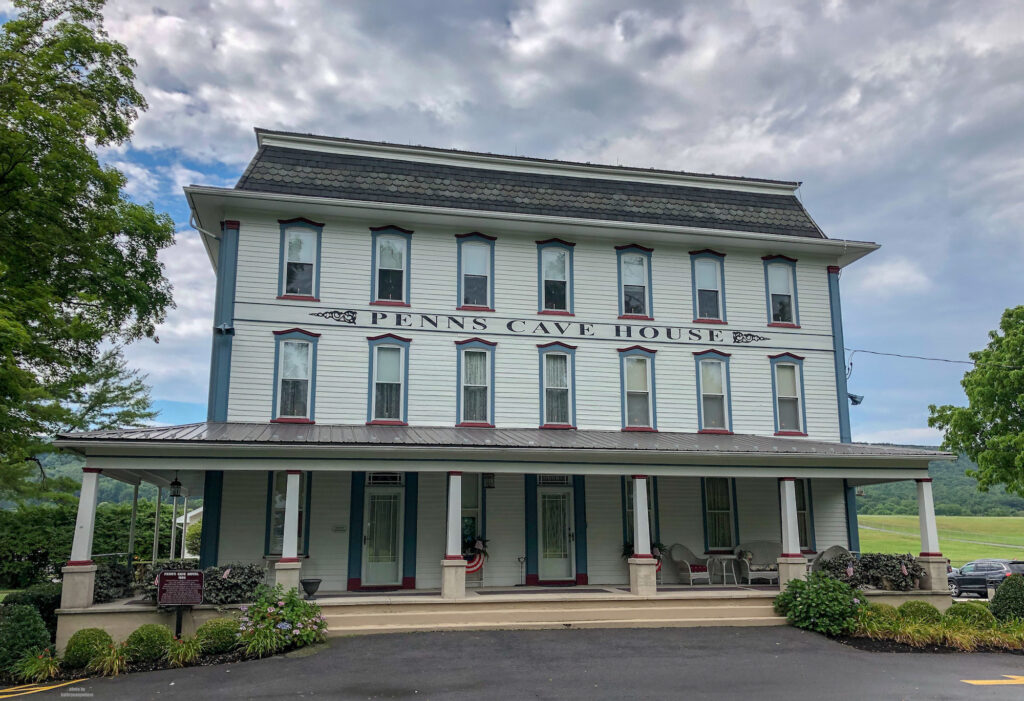 Admin building at Penn's Caves and Wildlife Park