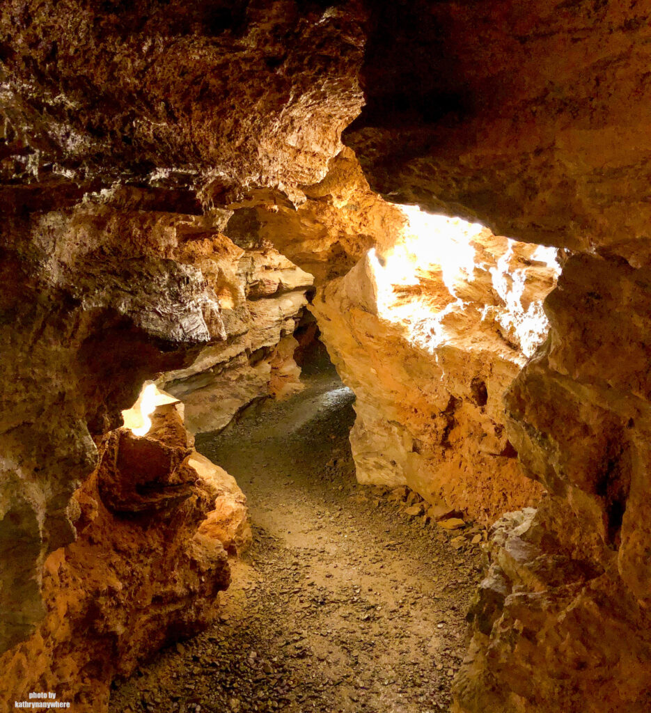 inside of lincoln caverns