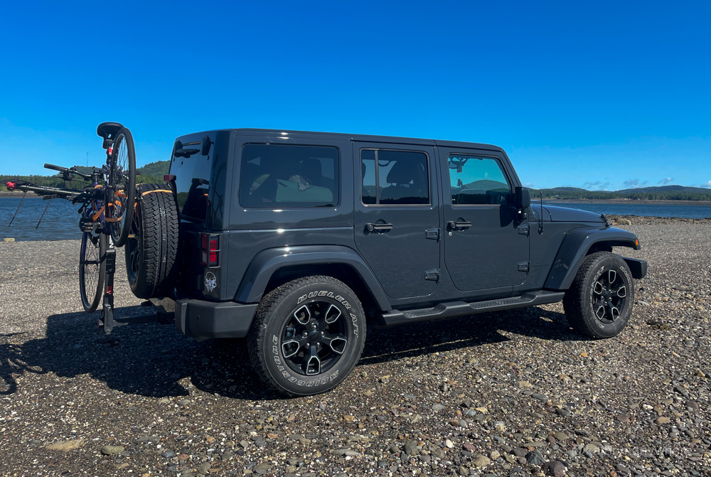 Jeep Wrangler JKU Rhino colour on the ocean floor on the way to Minster's Island, New Brunswick