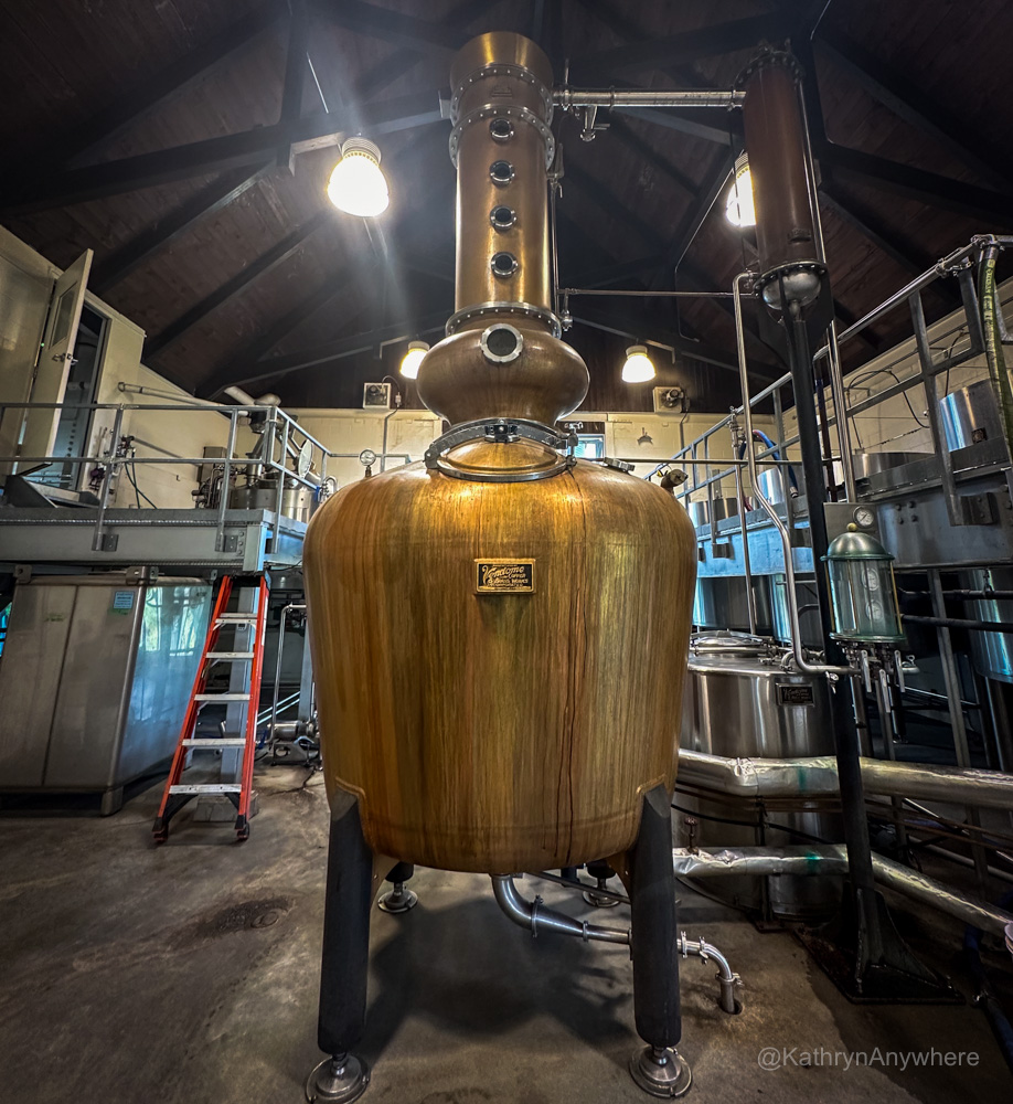 Cote Des Saints distillery copper still on tour, Côte des Saints distillery, Distillerie Côte Des Saints whisky things to do in Oka