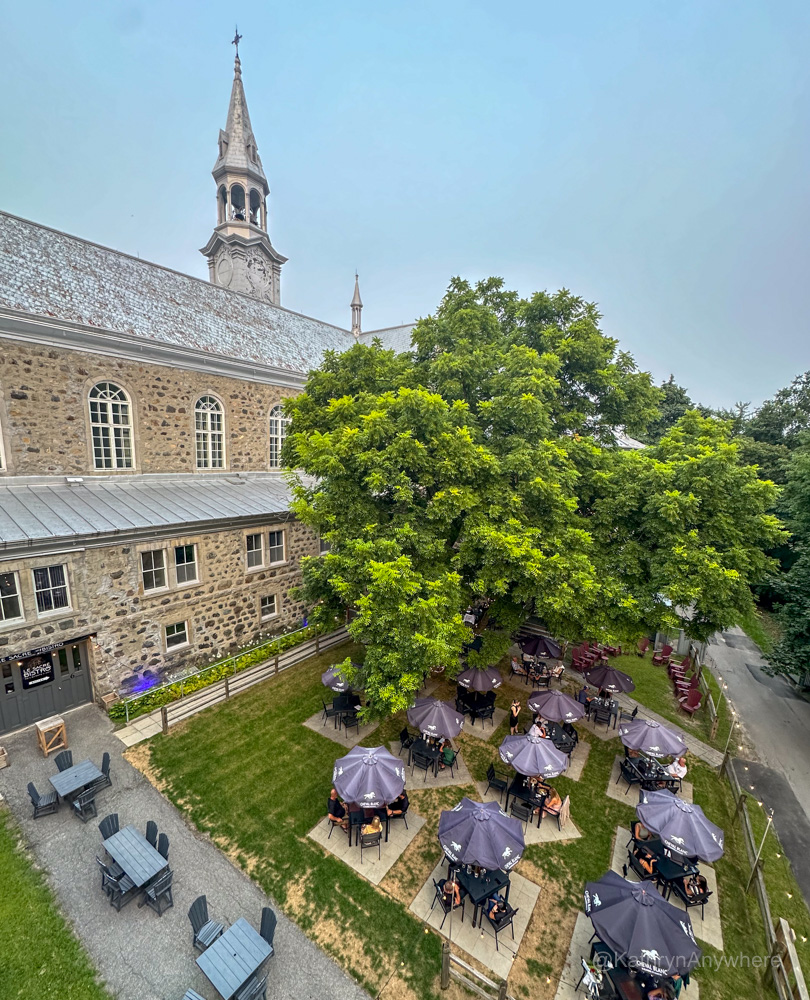 Le Sacré - Bistro terrace at Abbaye d'Oka
