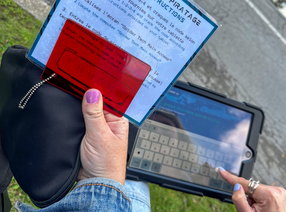 Immersia Laval Team Jean Jacket in Outdoor Escape Room code entry