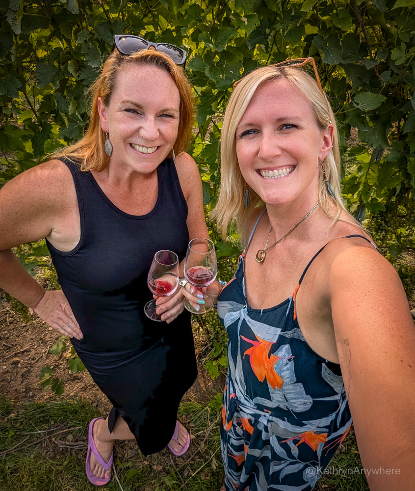 Vignoble Rivière du Chêne Kat and Lindz selfie in vineyard