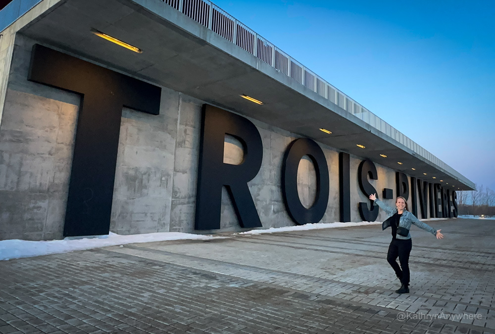 Lanaudière-Mauricie, Authentic Quebec Trois-Rivières Kat with Trois Rivieres sign
