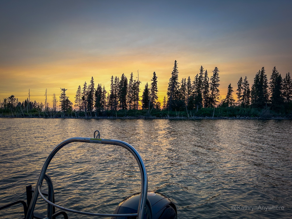 Kâniyâsihk Culture Camps sunset from the back of the boat 2