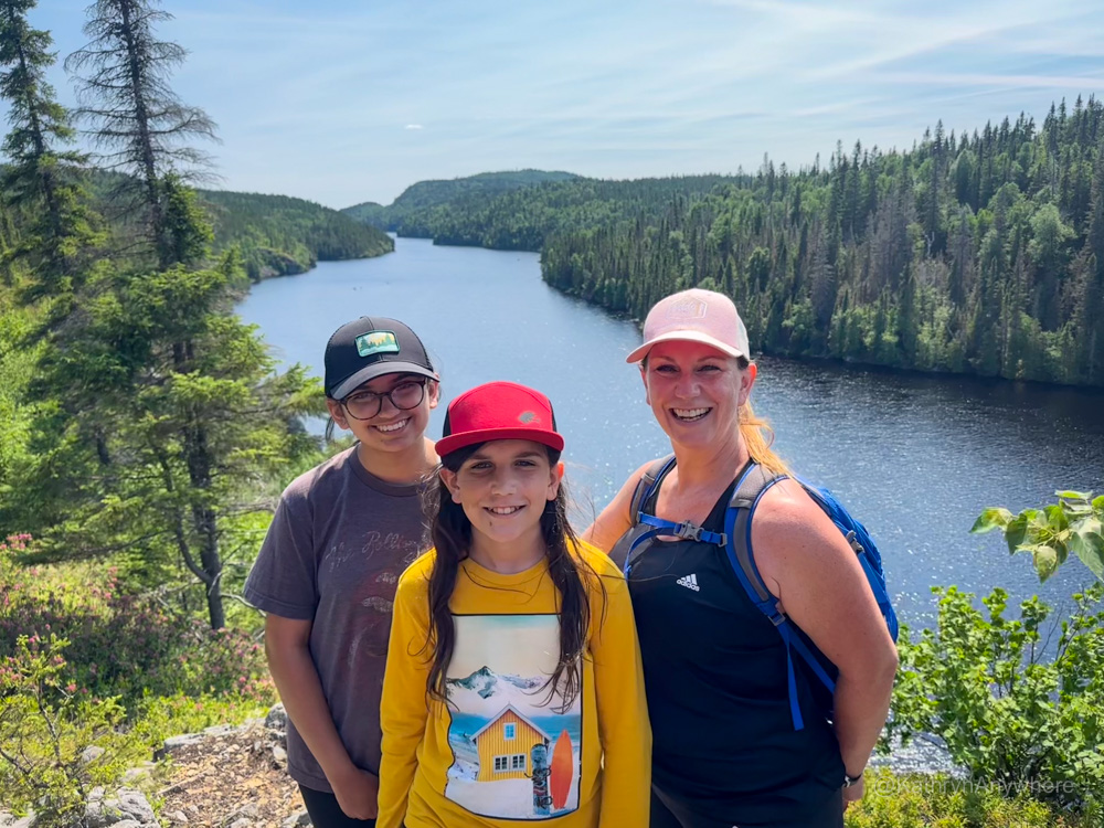 Parc national d'Aiguebelle Rabaska Voyageur paddle family selfie on ledge