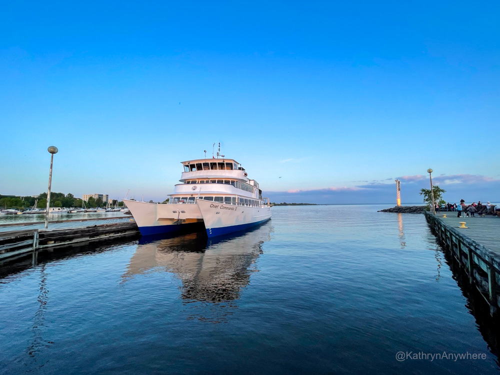 North Bay Chief Commanda II The Chief Commanda II is a 320-passenger, all-aluminum twin-hull vessel that cruises at a speed up to 13 knots or 25 km/h. The ship is equipped with two bars, accessible washrooms, snack bar, and open-air BBQ. Onboard entertainment is featured every Sunday in July and August.