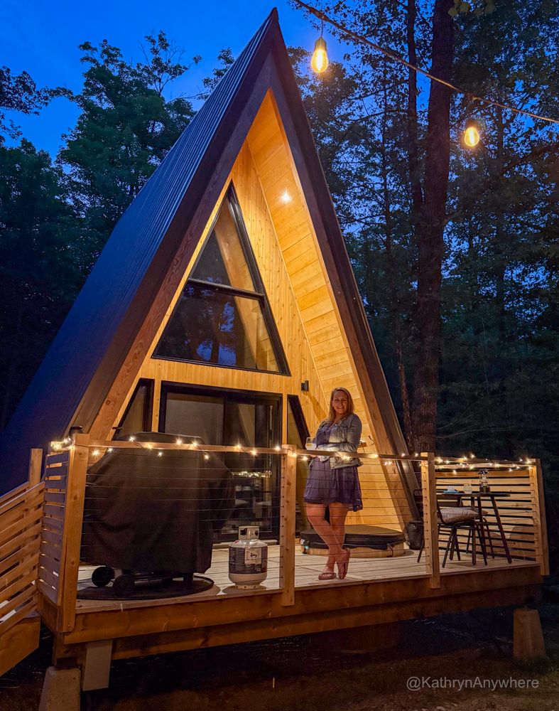 Unique stays in Quebec - Chalets Prunella Kat deck with cabin